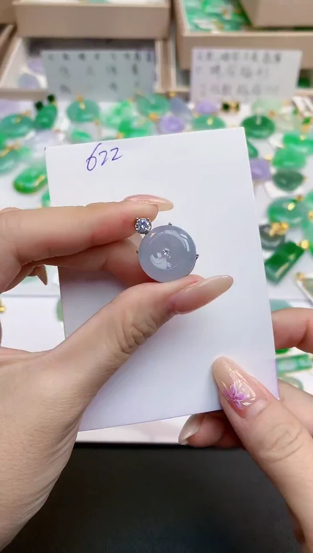 颈饰未镶嵌翡翠V****?天然缅甸A货翡翠