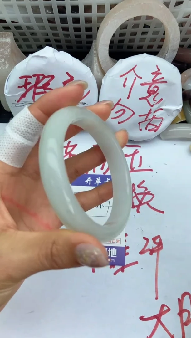 未镶嵌手镯石英质玉瑕疵A86+61.7