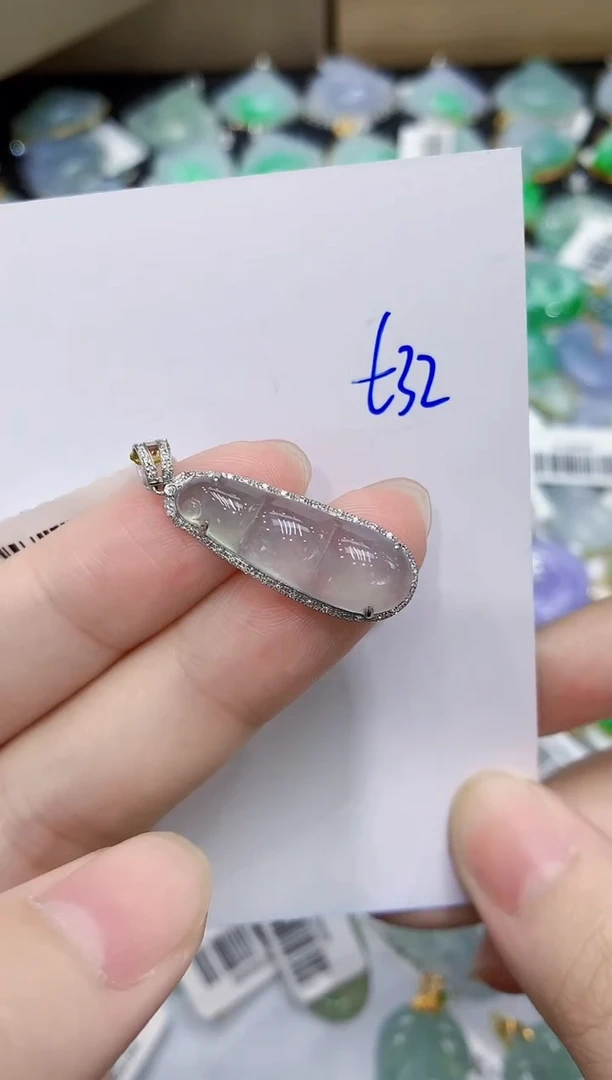 翡翠18K金镶嵌颈饰111111111