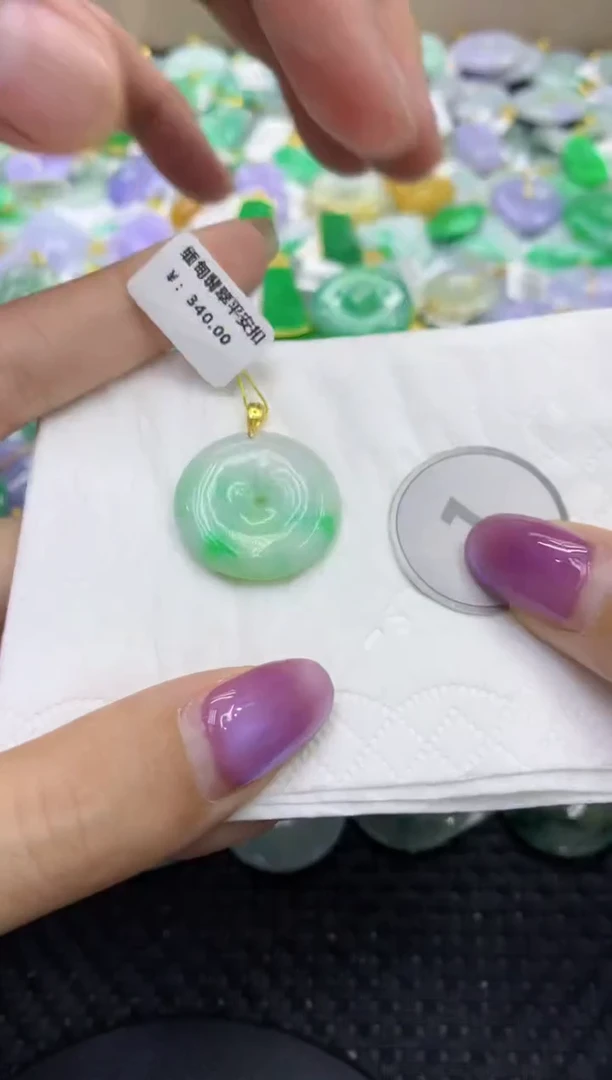 颈饰未镶嵌翡翠天然缅甸翡翠A货