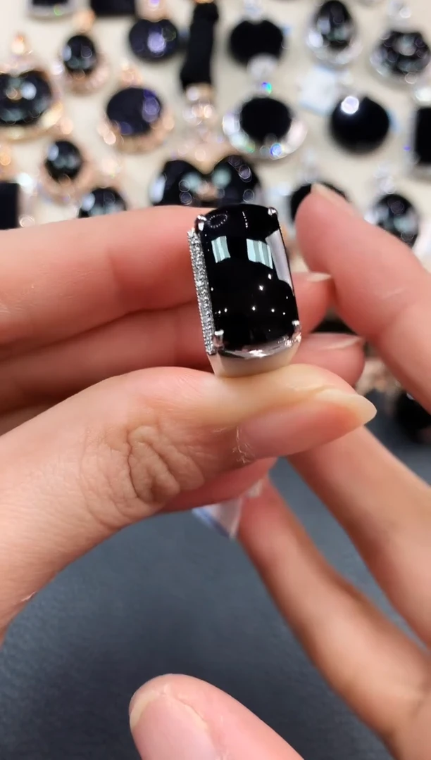 【闪购商品】翡翠戒指18K金镶嵌n69