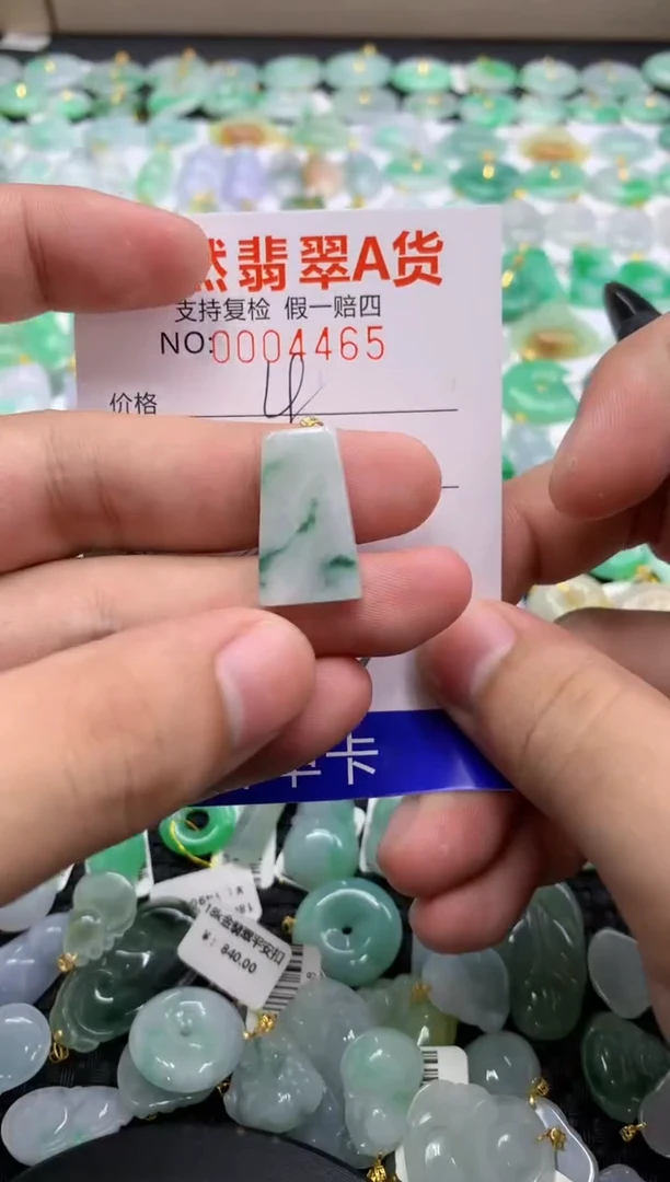 翡翠18K金镶嵌颈饰111111111111