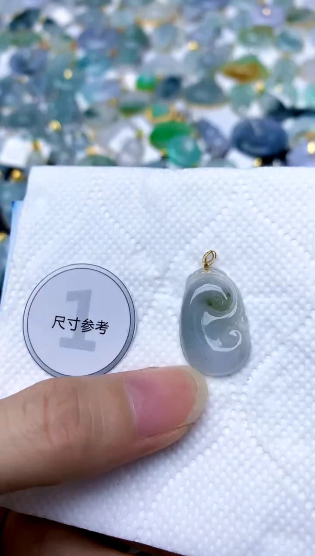 颈饰18K金镶嵌翡翠天然A货翡翠