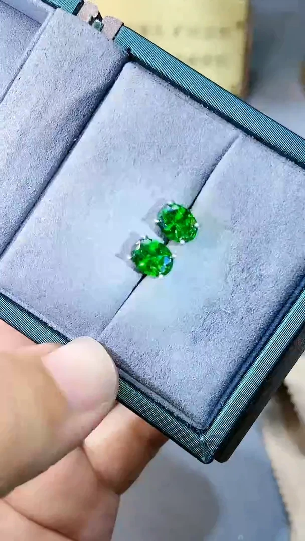 【闪购商品】透辉石耳饰银S925镶嵌354