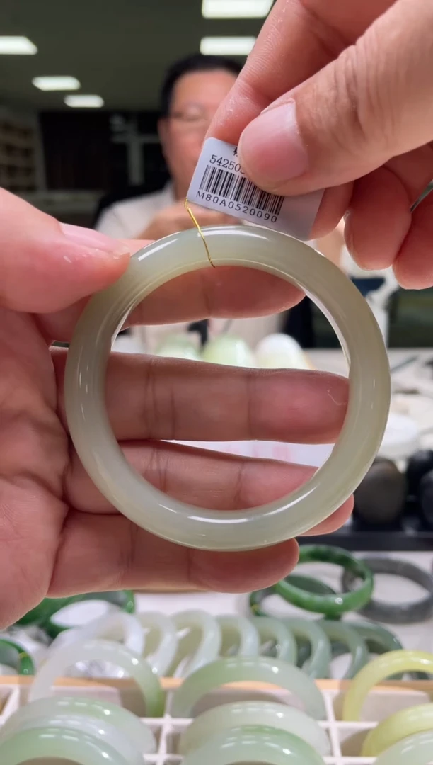 和田玉手镯未镶嵌58-59圈口 0090