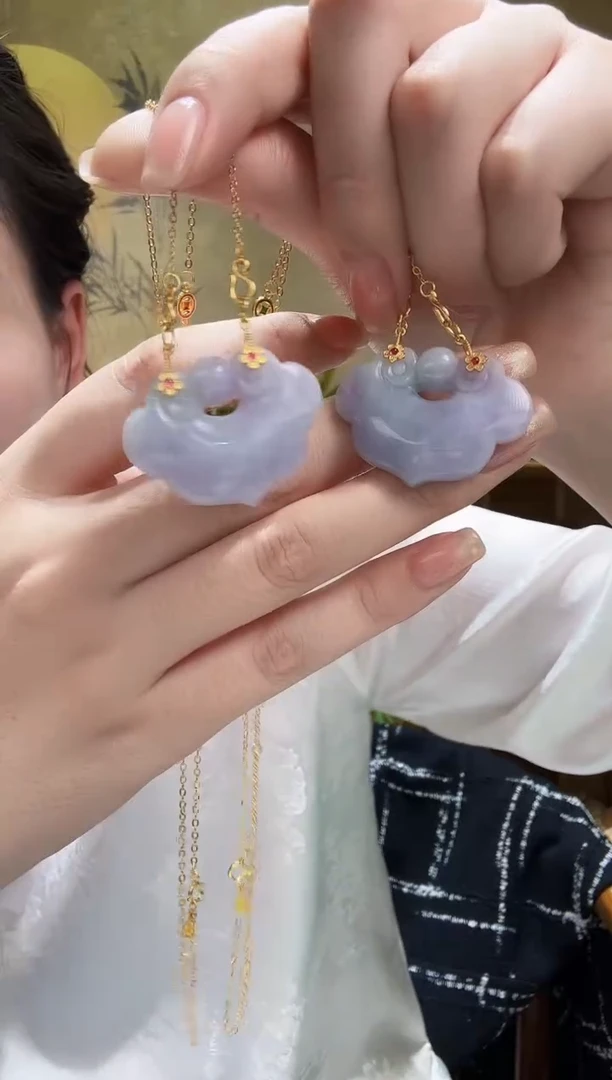 颈饰未镶嵌翡翠多样发其一个