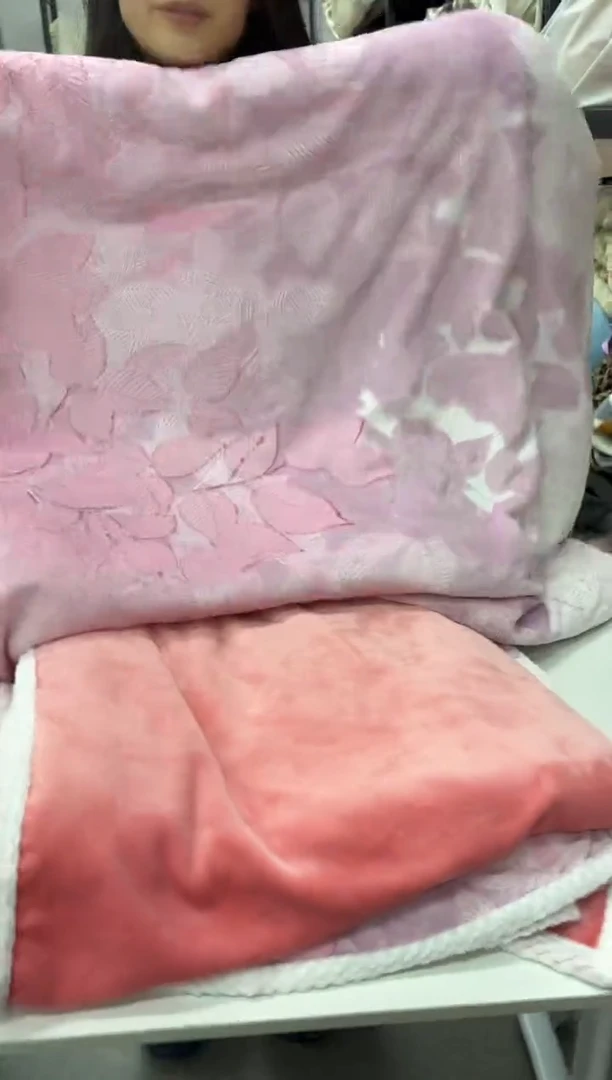 聚酯纤维雕花粉色四件套花漾