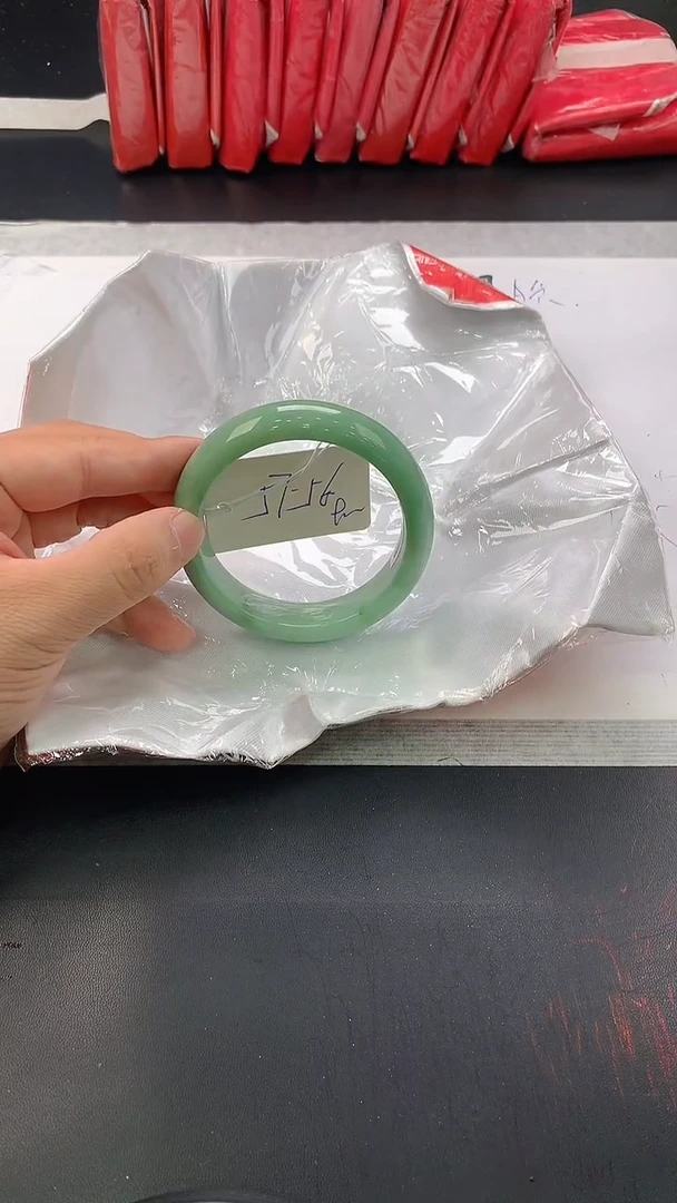 翡翠手镯未镶嵌260