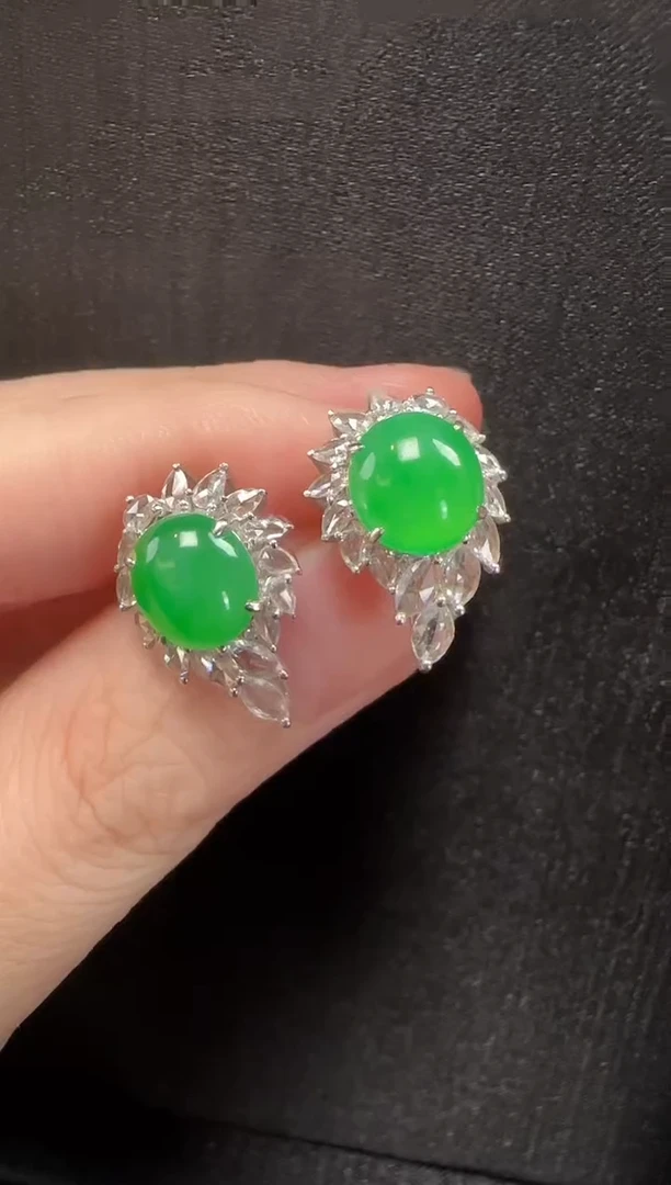 18K金镶嵌翡翠耳饰031蛋面一对