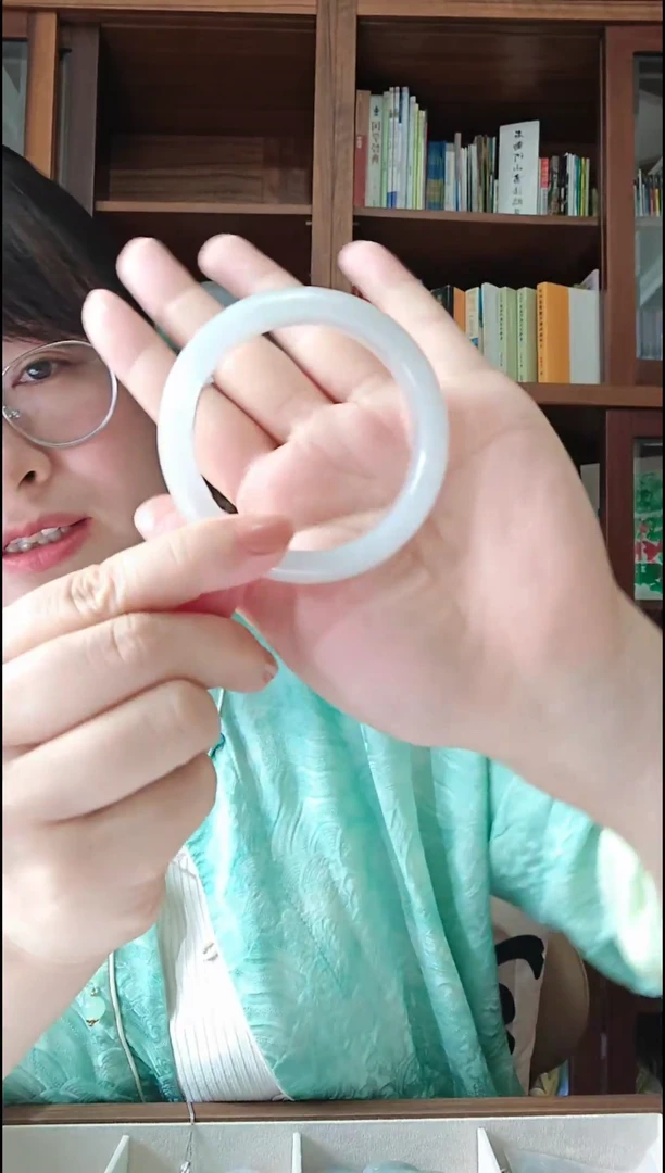 翡翠手镯未镶嵌糯化白月光手镯