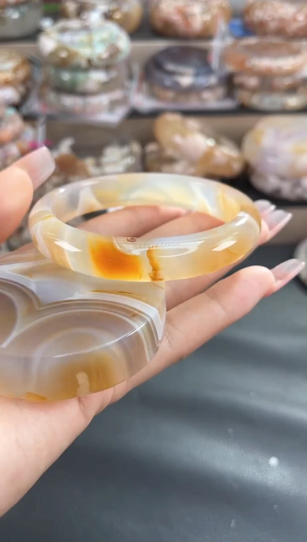 未镶嵌手镯石英质玉60