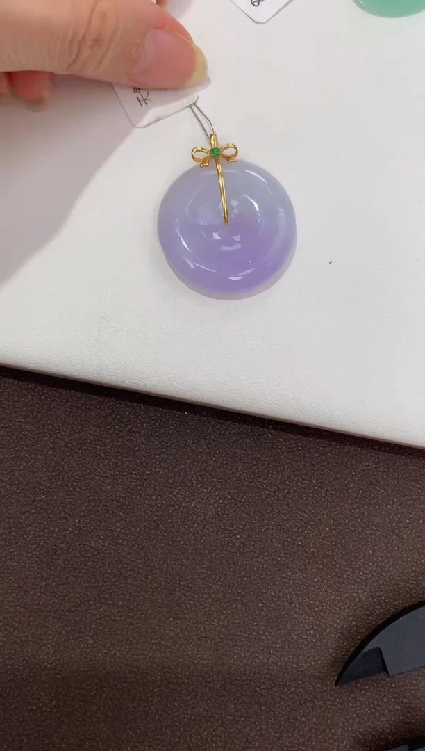 翡翠18K金镶嵌颈饰天然缅甸a货翡翠