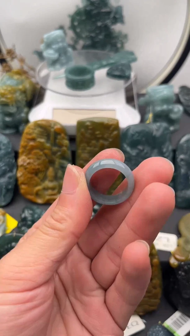 颈饰未镶嵌翡翠戒圈