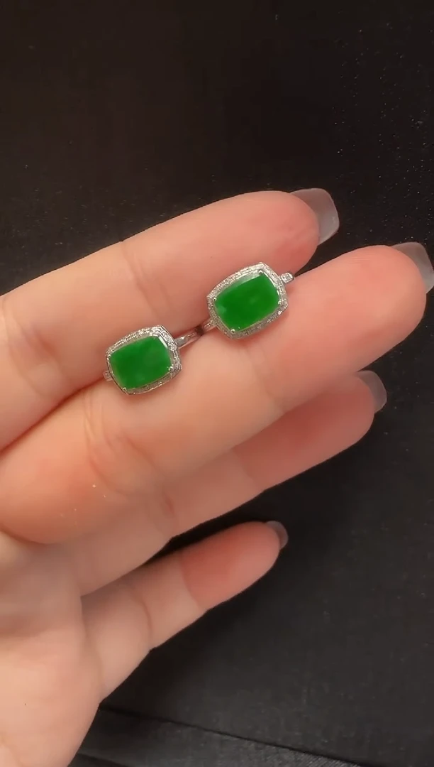 18K金镶嵌翡翠耳饰947无事牌一对