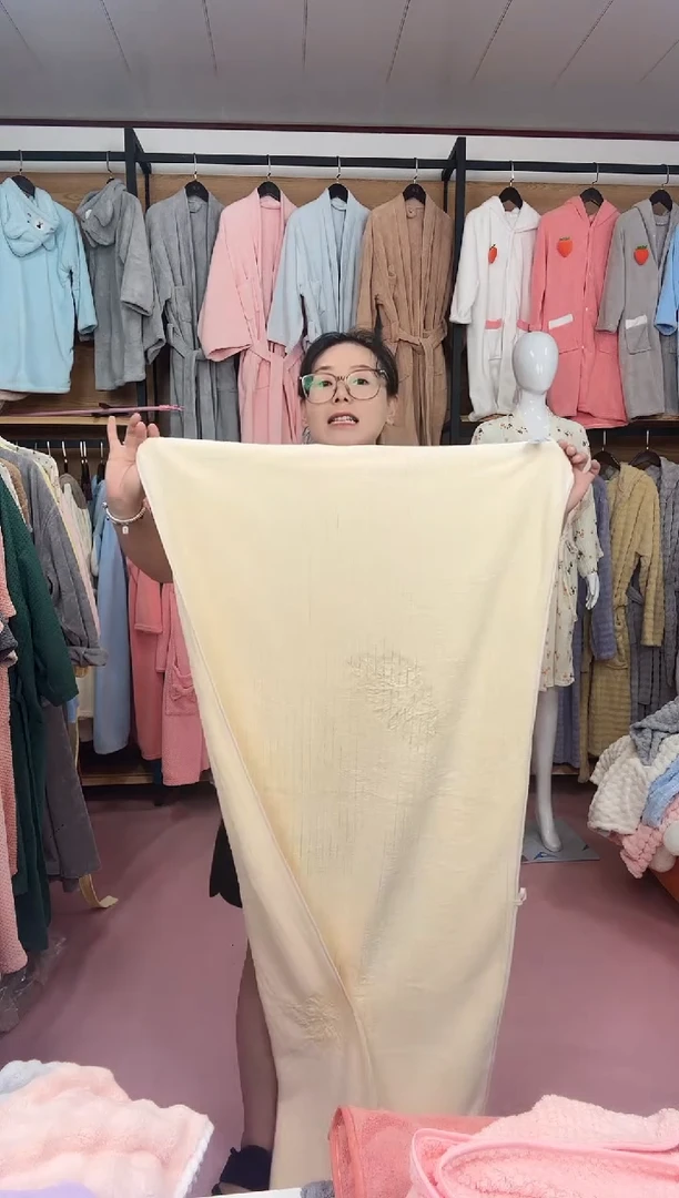 珊瑚绒抽条加大浴巾