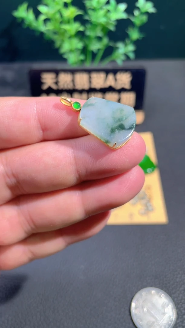 颈饰18K金镶嵌翡翠翡翠