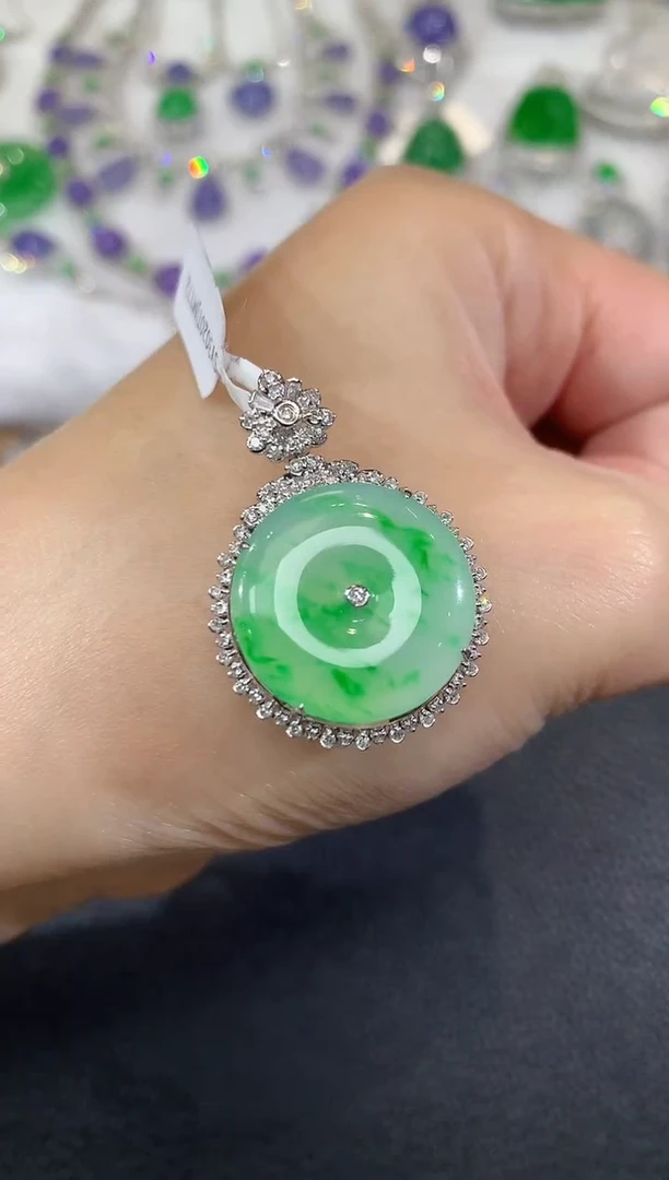 吊坠(不含链)18K金镶嵌翡翠C48