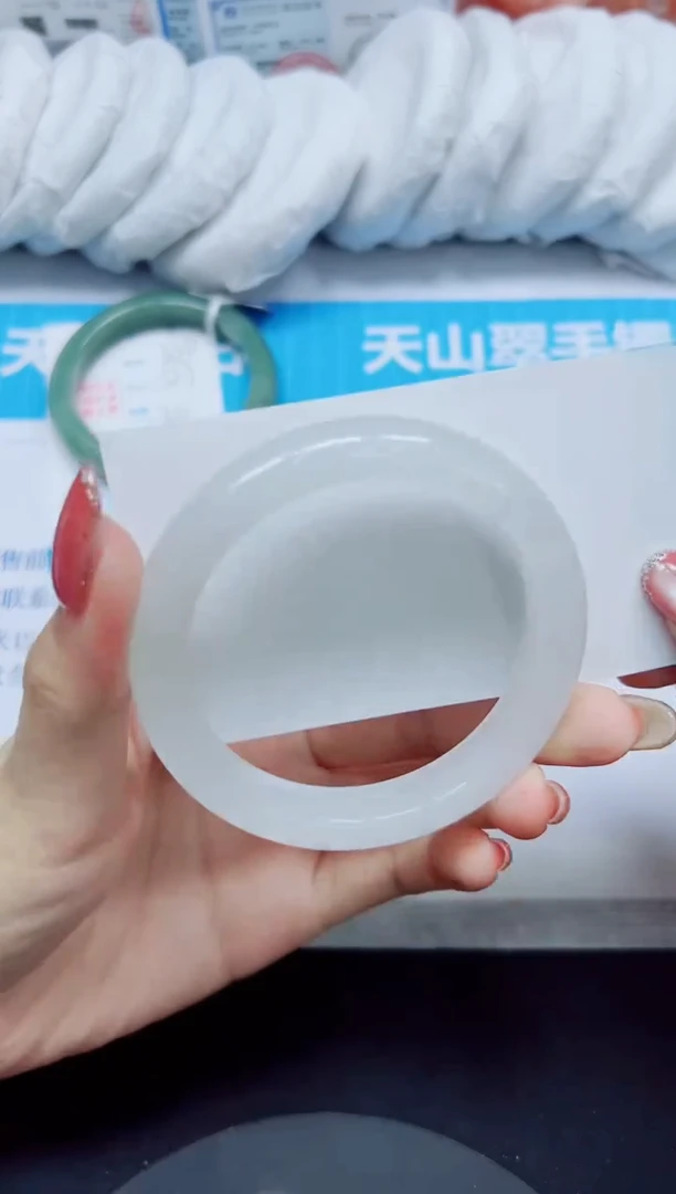 石英质玉手镯未镶嵌331/54.8