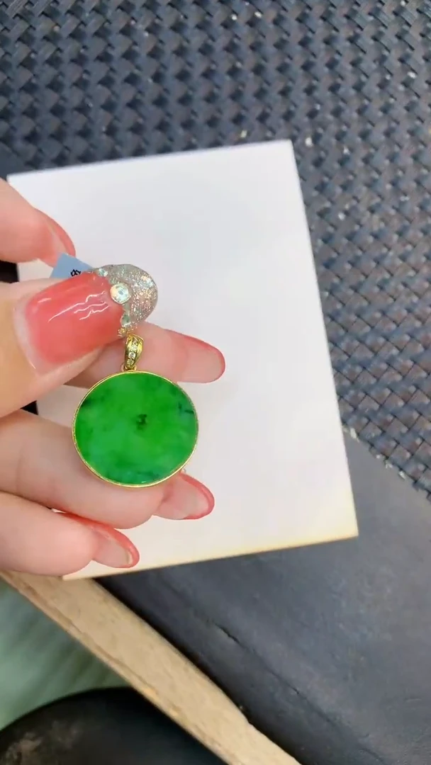 颈饰未镶嵌翡翠1