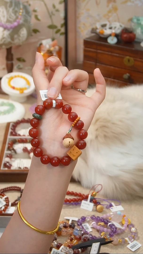 【闪购商品】南红玛瑙手串未镶嵌颜色微差多样性发货发其一