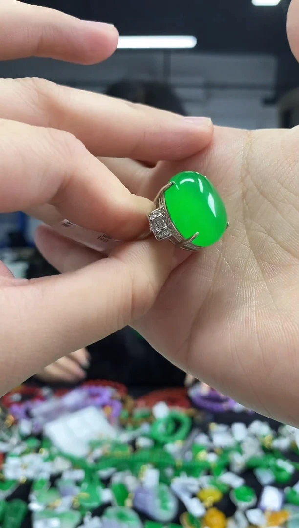 未镶嵌戒指翡翠多样性发其一颜色微差