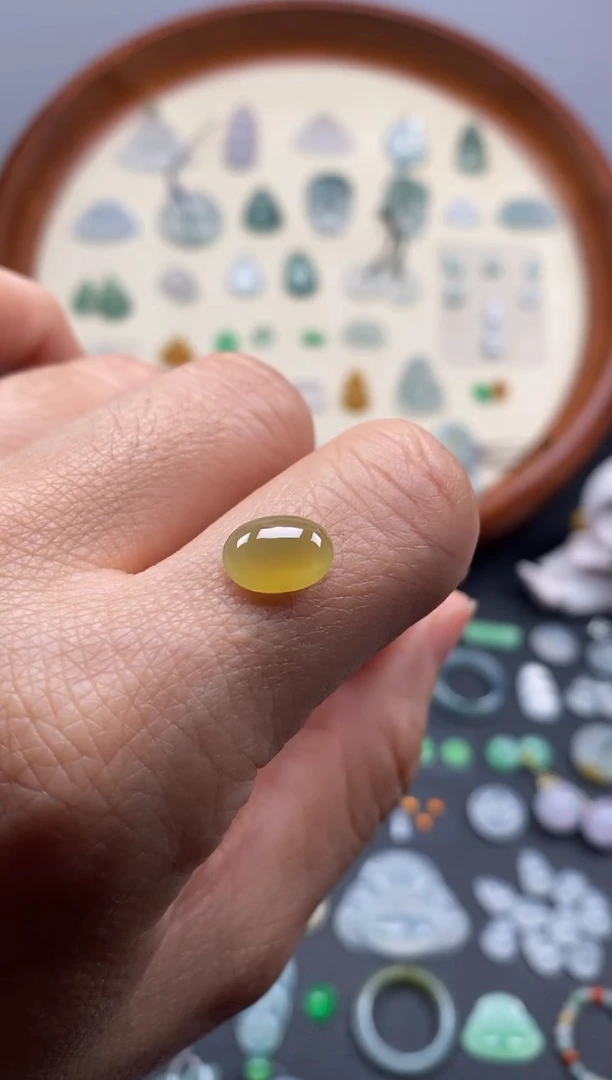 颈饰未镶嵌翡翠冰黄翡蛋面/芬