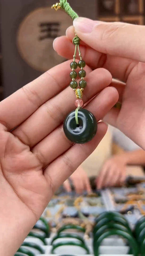 颈饰未镶嵌和田玉拍一发一，拍一发一