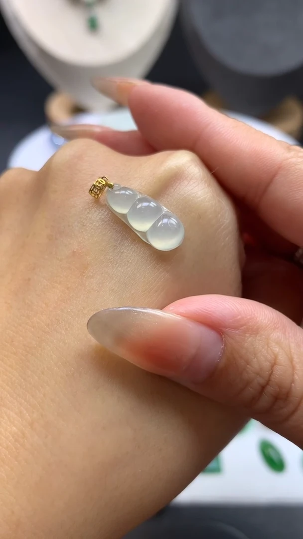 【闪购商品】翡翠颈饰18K金镶嵌翡翠