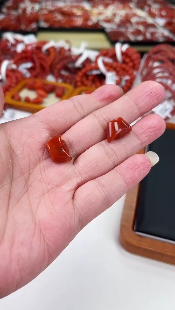 【闪购商品】南红玛瑙元宝未镶嵌（多样式发其一）