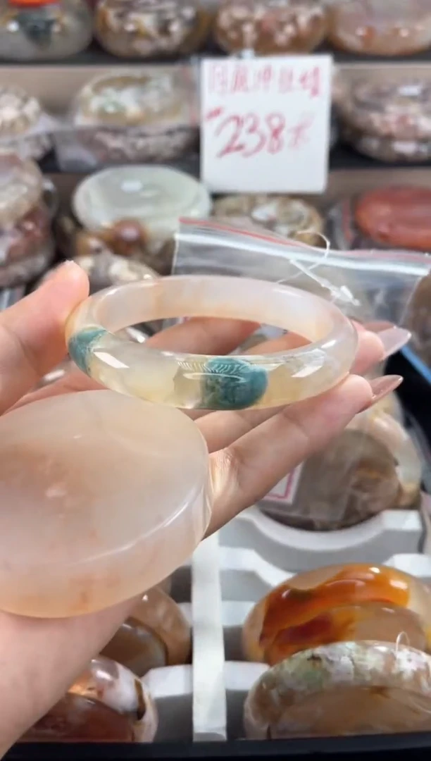 未镶嵌手镯石英质玉59