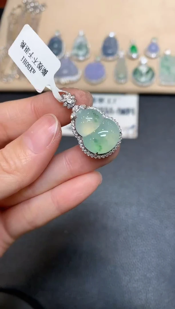 【闪购商品】翡翠吊坠(不含链)18K金镶嵌葫芦【无服务费