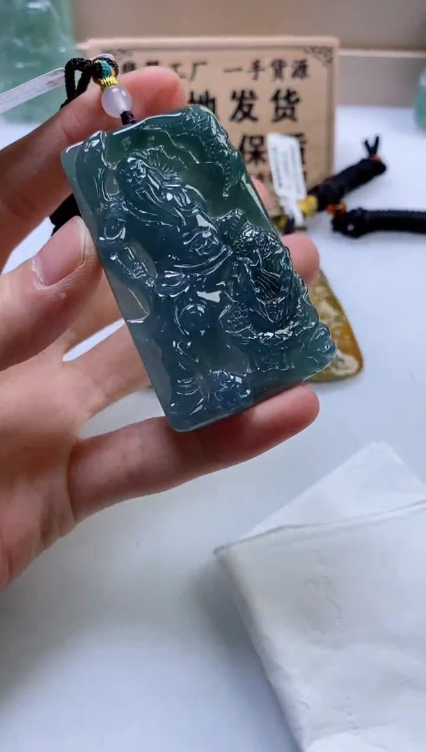 翡翠挂件未镶嵌