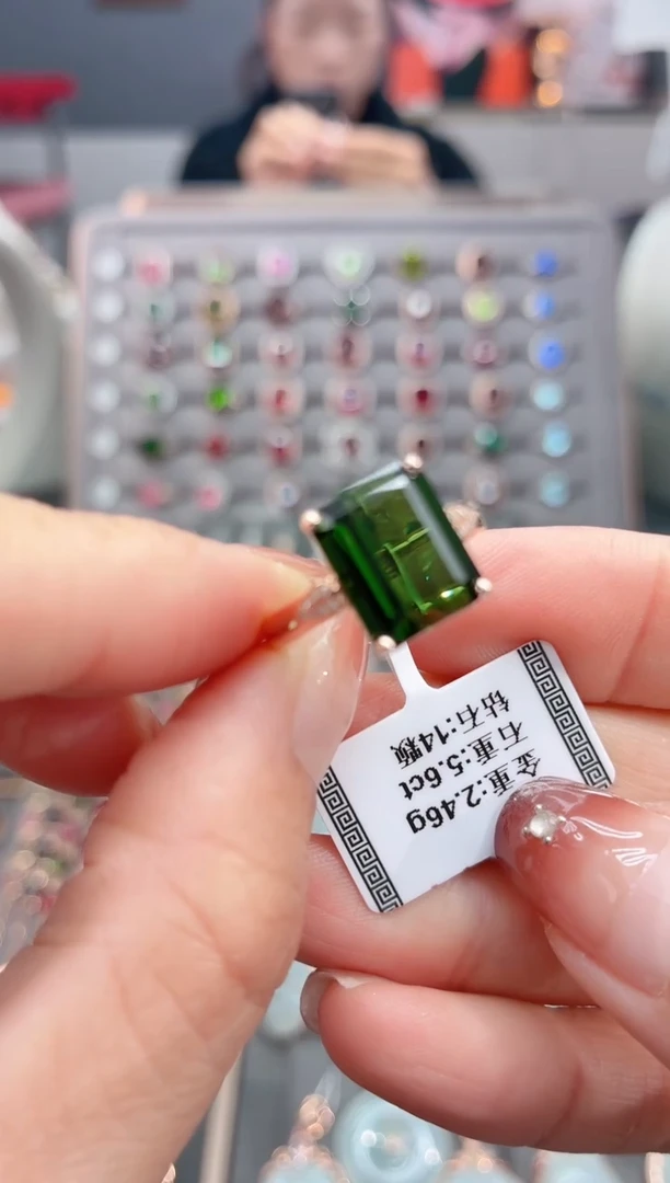 18K金镶嵌戒指碧玺5.6