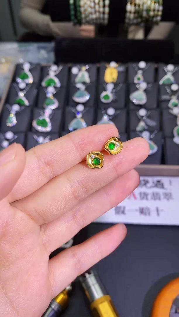 【闪购商品】翡翠耳钉银S925镶嵌花苞耳钉