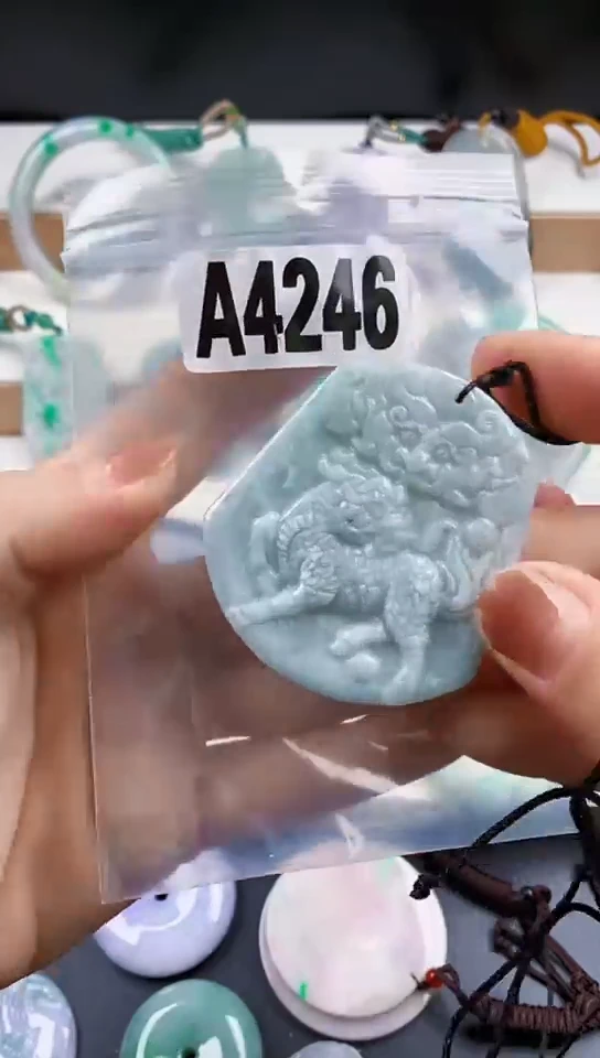 颈饰未镶嵌翡翠天然翡翠吊坠挂件