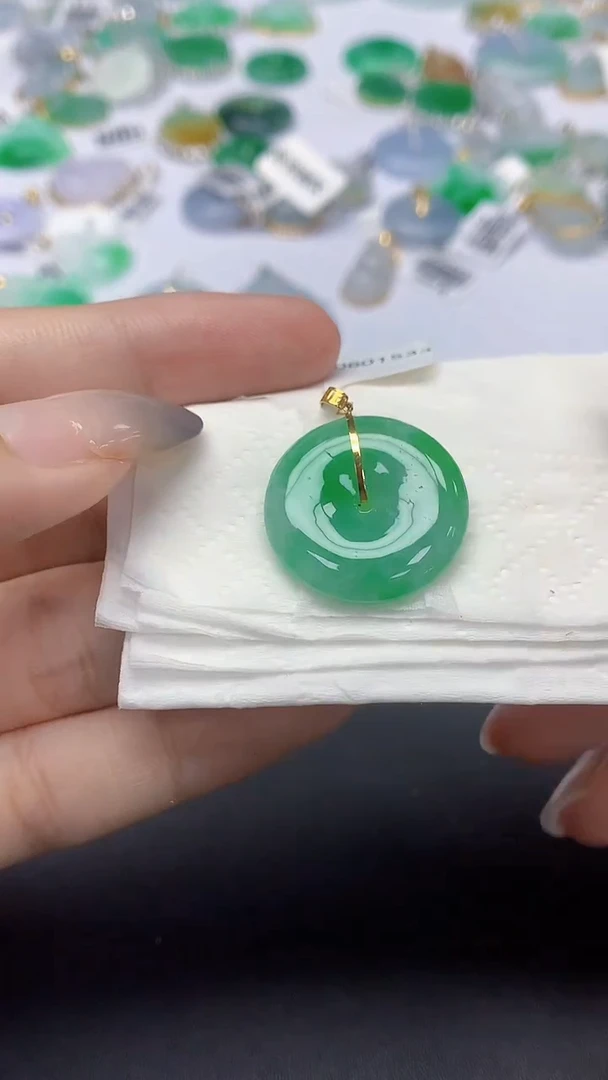 翡翠18K金镶嵌颈饰天然缅甸a货翡翠