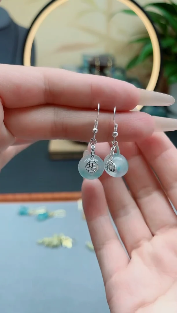 石英质玉（天山翠）银S925镶嵌耳饰00面包扣蓝水福牌