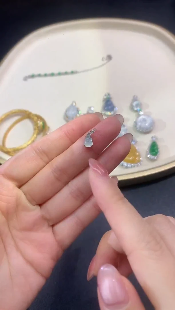 吊坠(不含链)18K金镶嵌翡翠A11|580