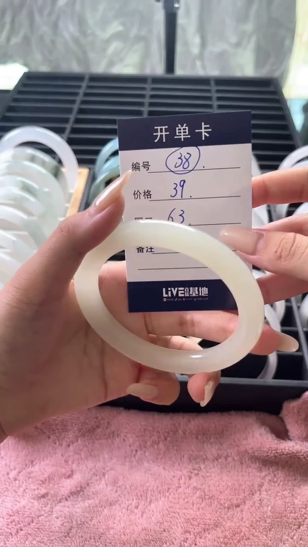 未镶嵌手镯石英岩玉手镯