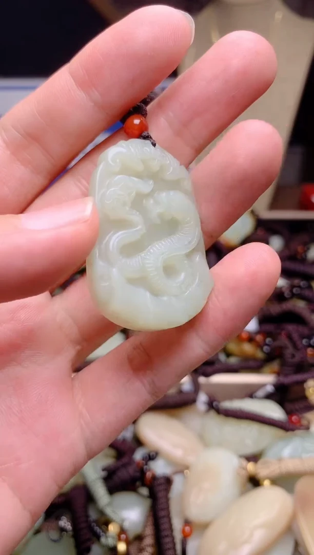 和田玉未镶嵌颈饰1