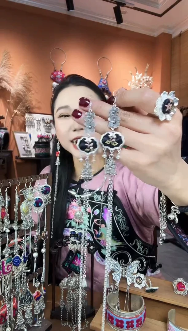 【闪购商品】刺绣纯手工民族风耳环