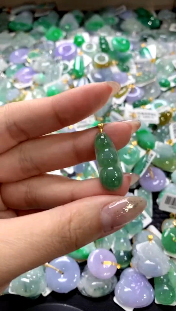 颈饰18K金镶嵌翡翠11111111