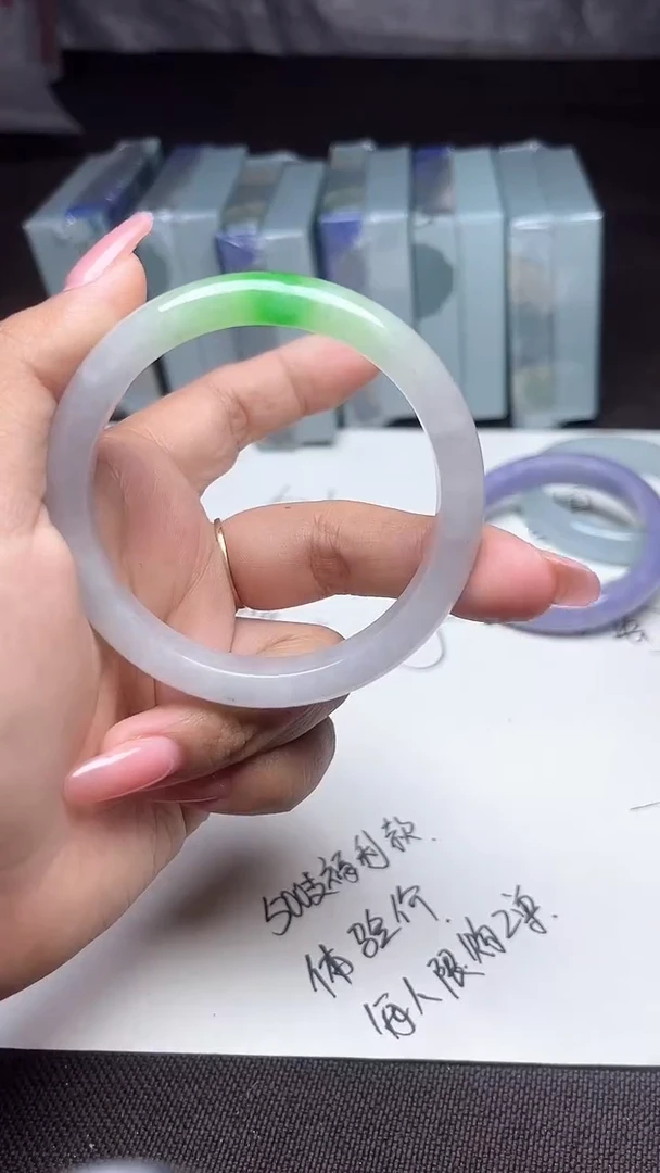 翡翠手镯未镶嵌24