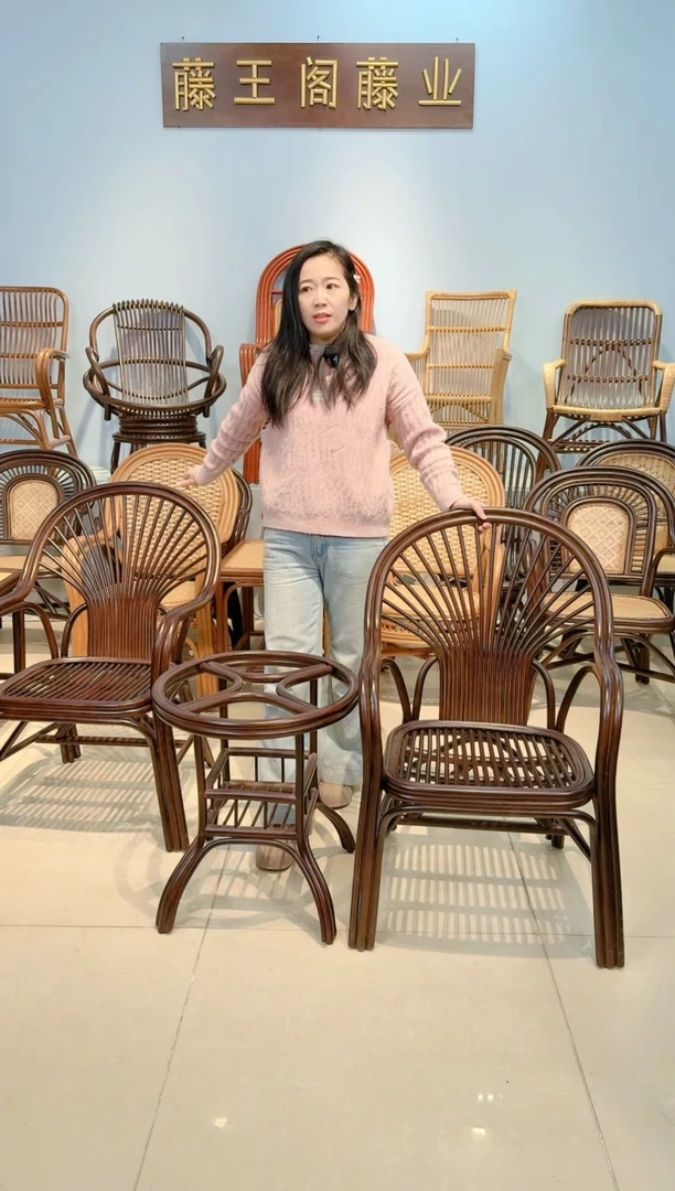 藤凤尾椅两个一个茶几