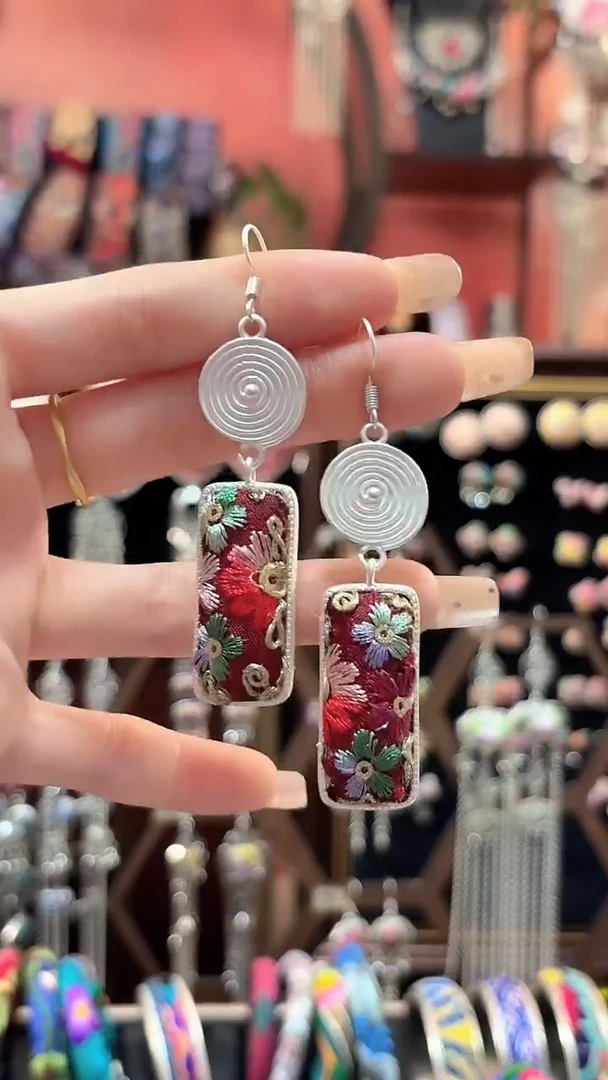 织绣 云织谣民族风精美饰品   196