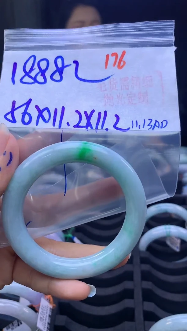 未镶嵌定制翡翠拿*176毛货需精细抛光+多样性发1件+1888元