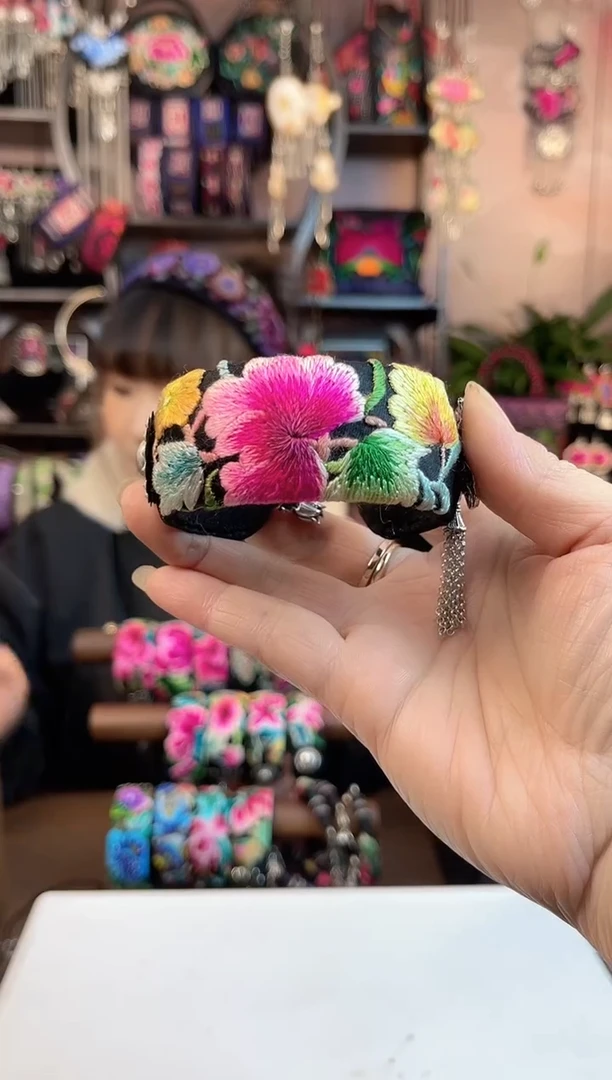 织绣民族风手工非遗老绣饰品639