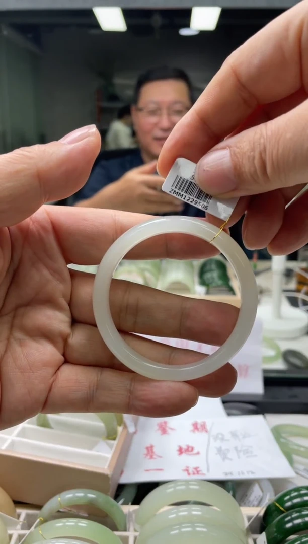 【闪购商品】和田玉手镯未镶嵌编码9506 圈口52-53