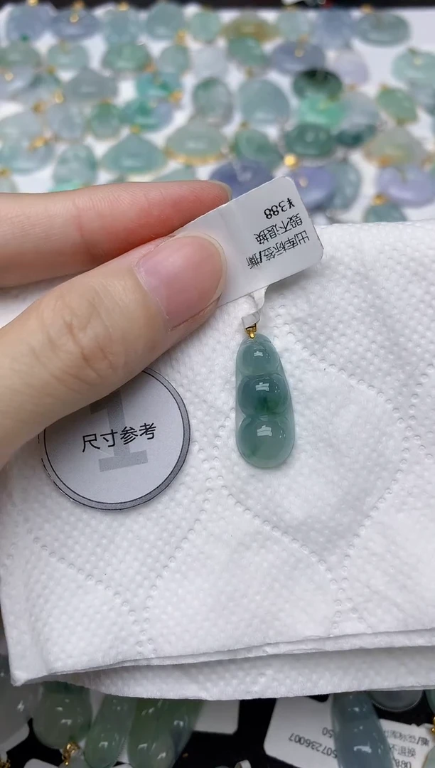 颈饰18K金镶嵌翡翠天然A货翡翠