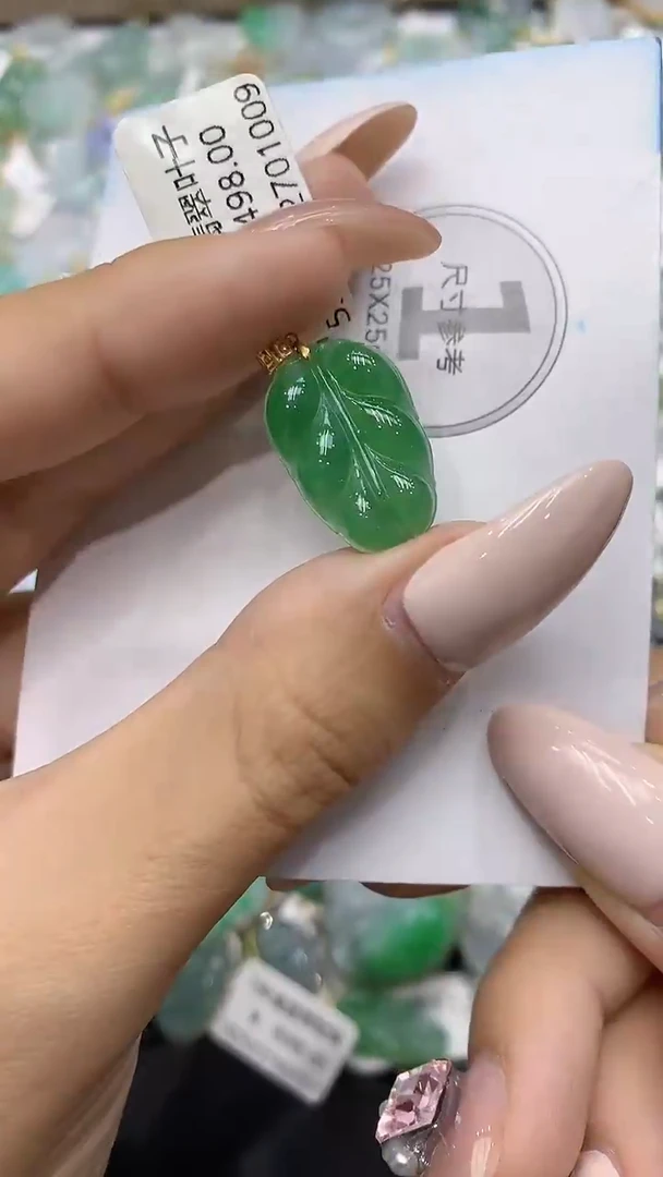 颈饰18K金镶嵌翡翠111111111111